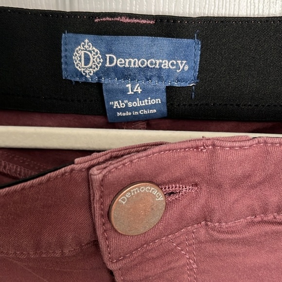 Democracy “Ab”solution jeans - Picture 2 of 3